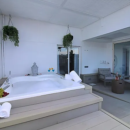 Incredible Penthouse With Jacuzzi In The Center, Unique In The Area